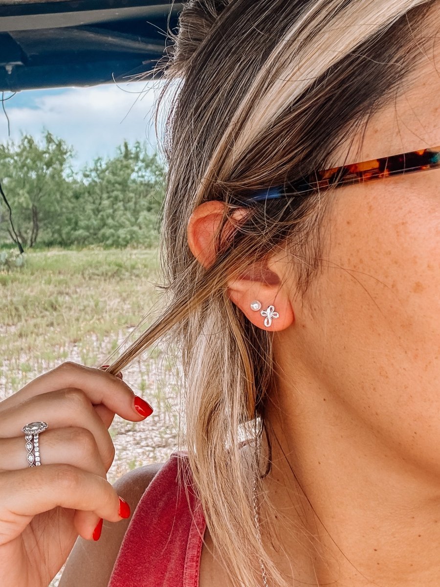 9mm Ribbon Cross Stud Earrings - Horseshoe J & Co.