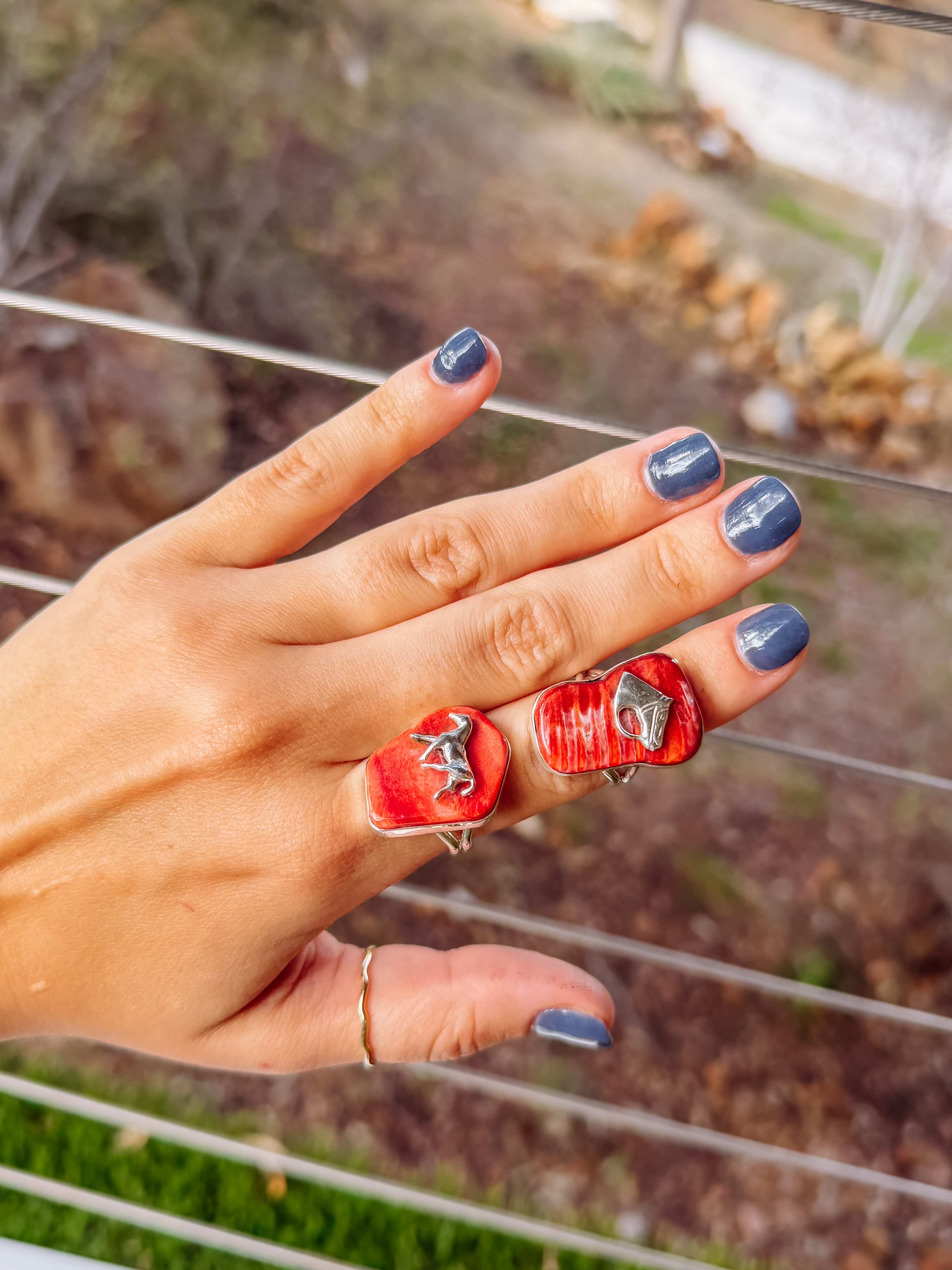 red spiny oyster ring with horse design set on top